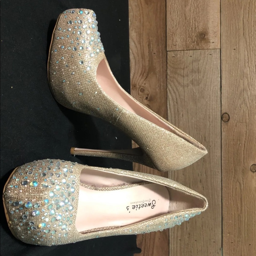 Heels - Picture 3 of 4